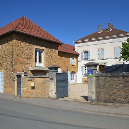 Chambre D'Hotes Le Jardin Des Pierres Dorees Marcy Exterior photo