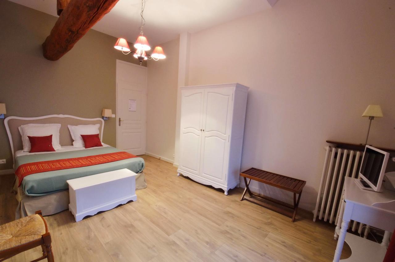 Chambre D'Hotes Le Jardin Des Pierres Dorees Marcy Room photo