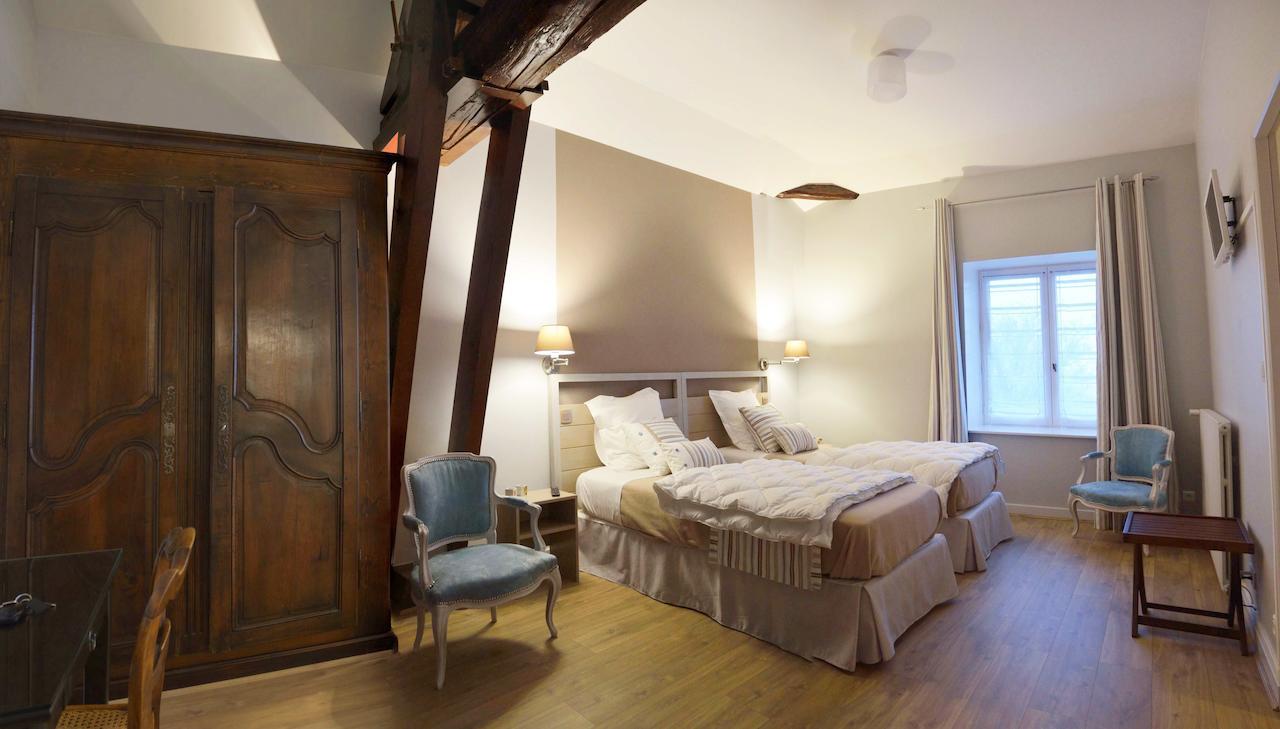 Chambre D'Hotes Le Jardin Des Pierres Dorees Marcy Room photo